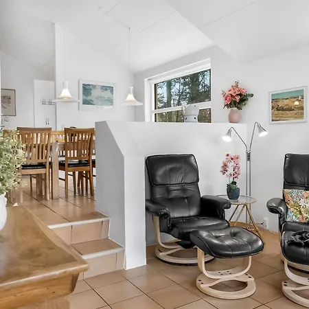 Tovi - 600m From The Sea By Interhome * Bøtø By